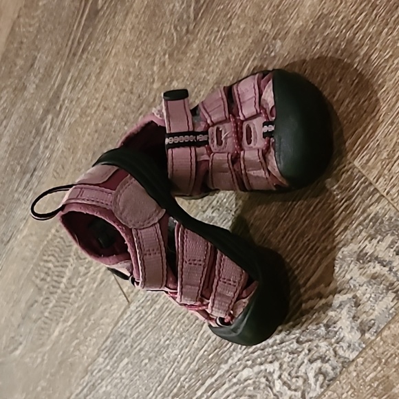 Baby Girl Keen shoes - Picture 1 of 5